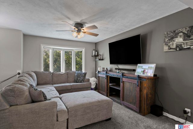 4633 Hallcliffe Road, Lincoln, NE 68516