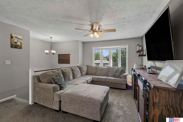 4633 Hallcliffe Road, Lincoln, NE 68516