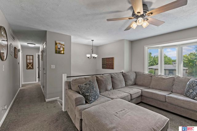 4633 Hallcliffe Road, Lincoln, NE 68516