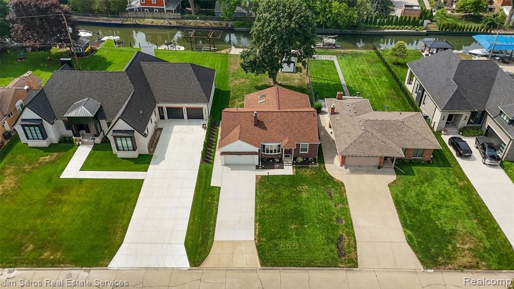 22510 Ardmore Park Drive, Saint Clair Shores, MI 48081
