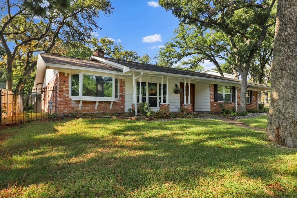 2706 Oak Cliff Lane, Arlington, TX 76012 — photo 2