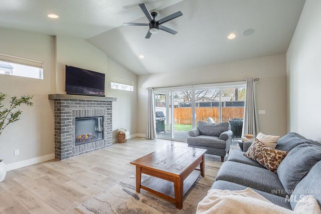 3907 Bozeman Ave, Caldwell, ID 83605