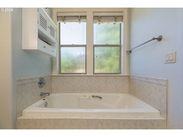 34143 EDNA Ln, Warren, OR 97053
