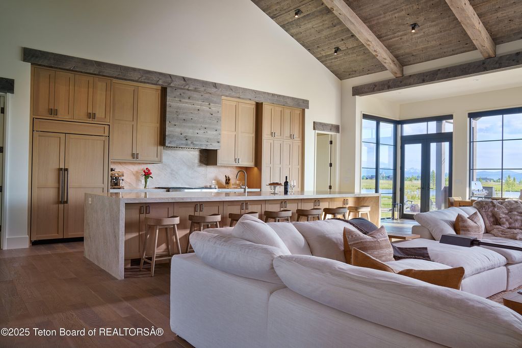 946 WHISTLING Court, Driggs, ID 83422 photo 4