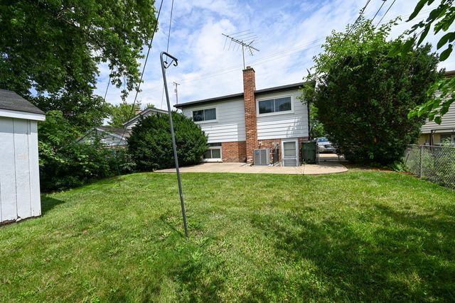 1322 S Arlington Heights Road, Arlington Heights, IL 60005