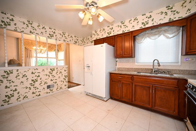 1322 S Arlington Heights Road, Arlington Heights, IL 60005
