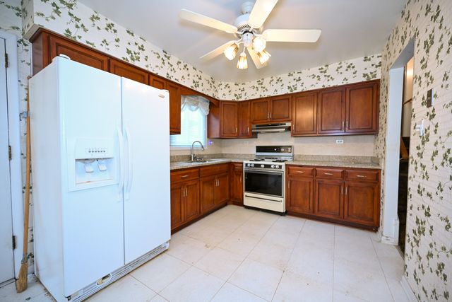 1322 S Arlington Heights Road, Arlington Heights, IL 60005