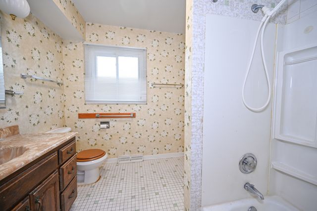 1322 S Arlington Heights Road, Arlington Heights, IL 60005