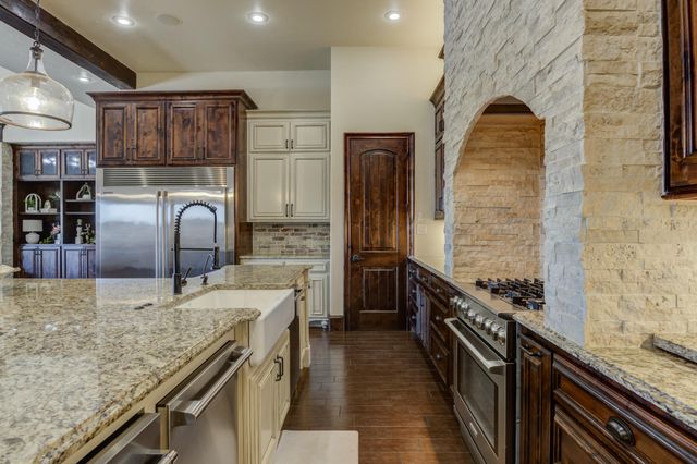 8009 F M 2641, Shallowater, TX 79363