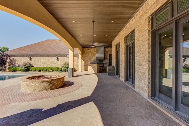 8009 F M 2641, Shallowater, TX 79363