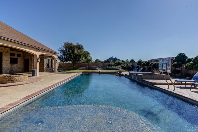 8009 F M 2641, Shallowater, TX 79363