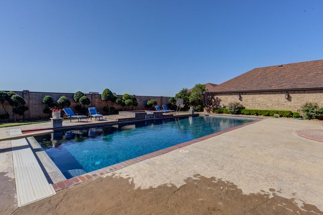 8009 F M 2641, Shallowater, TX 79363