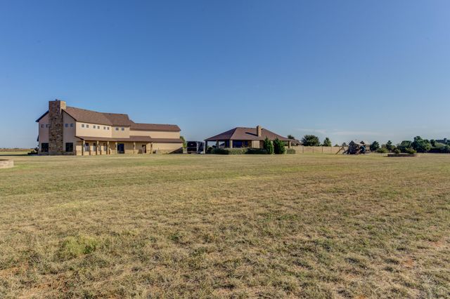 8009 F M 2641, Shallowater, TX 79363