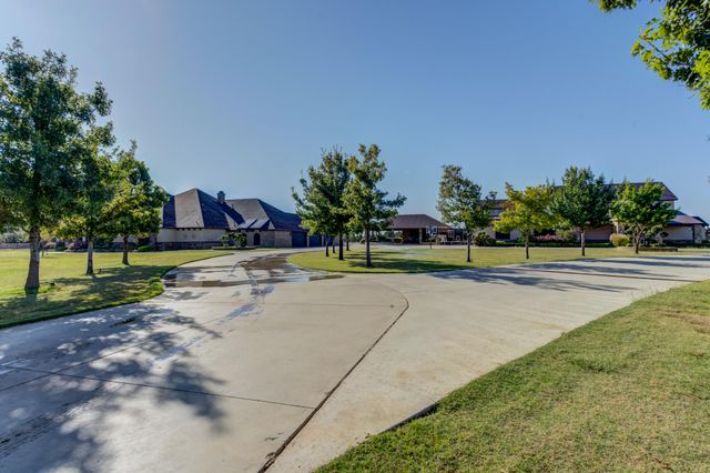 8009 F M 2641, Shallowater, TX 79363