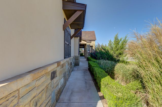 8009 F M 2641, Shallowater, TX 79363