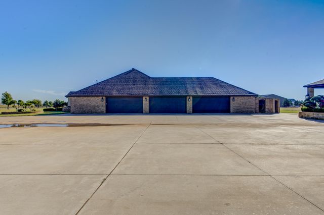 8009 F M 2641, Shallowater, TX 79363