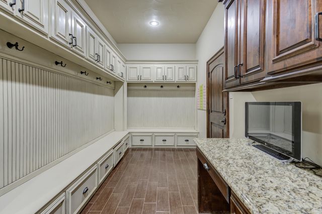 8009 F M 2641, Shallowater, TX 79363