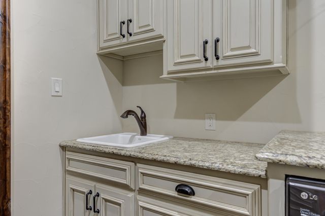 8009 F M 2641, Shallowater, TX 79363