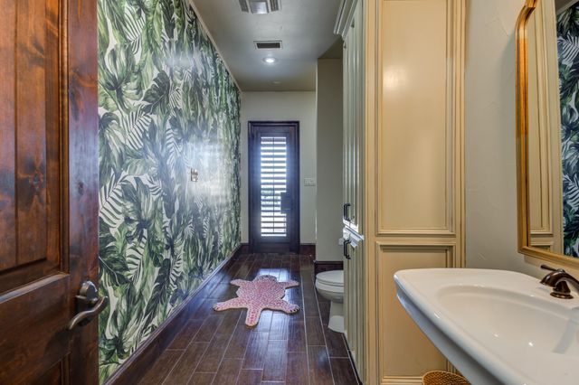 8009 F M 2641, Shallowater, TX 79363