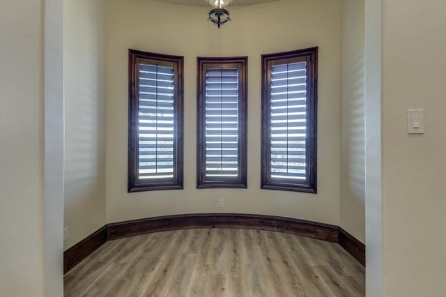 8009 F M 2641, Shallowater, TX 79363