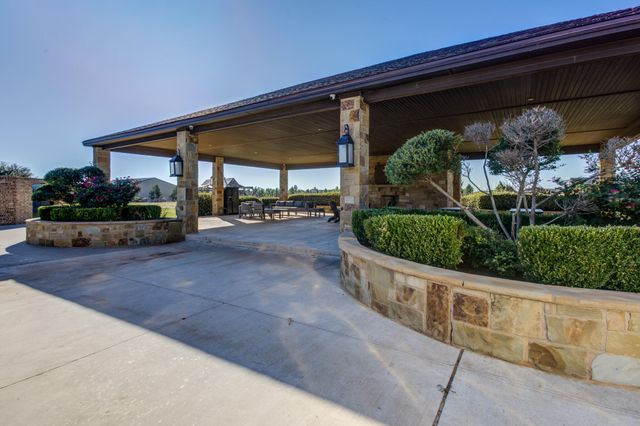 8009 F M 2641, Shallowater, TX 79363