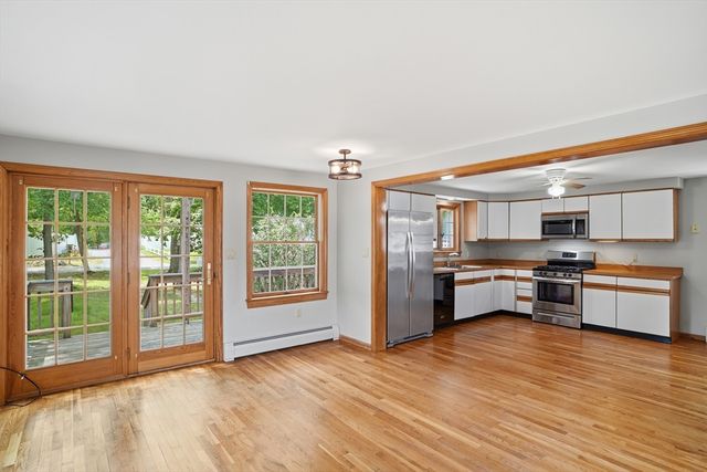 24 Bowers Ave, Tyngsborough, MA 01879