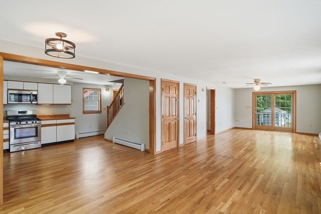 24 Bowers Ave, Tyngsborough, MA 01879