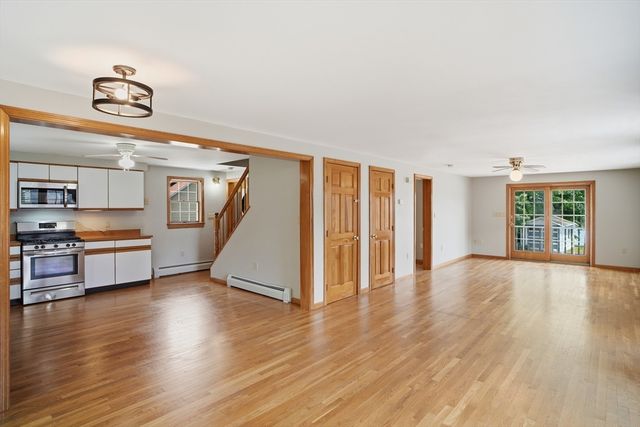 24 Bowers Ave, Tyngsborough, MA 01879