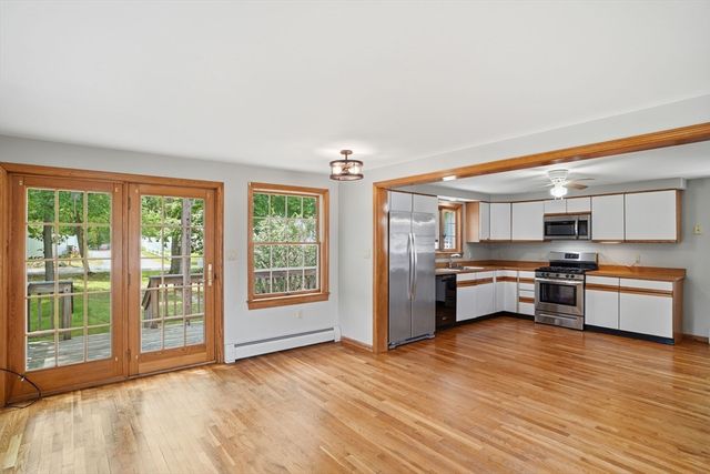 24 Bowers Ave, Tyngsborough, MA 01879
