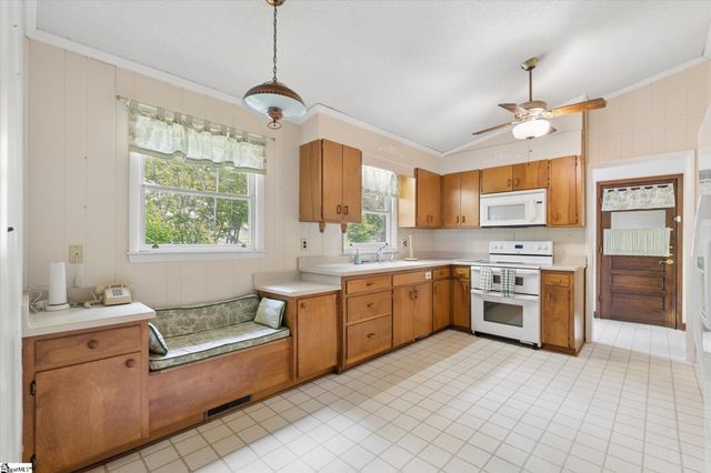 105 Derby Lane, Clinton, SC 29325