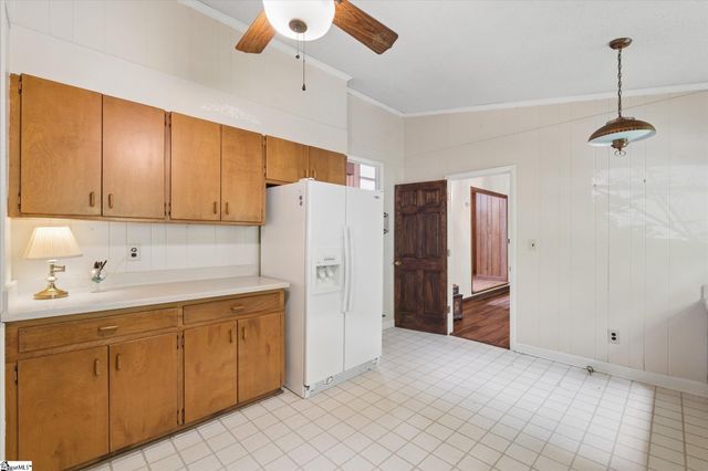 105 Derby Lane, Clinton, SC 29325