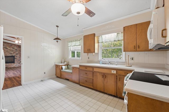 105 Derby Lane, Clinton, SC 29325