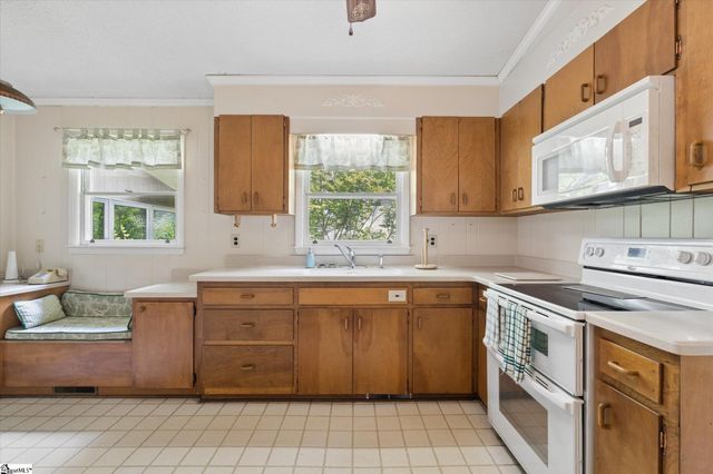 105 Derby Lane, Clinton, SC 29325