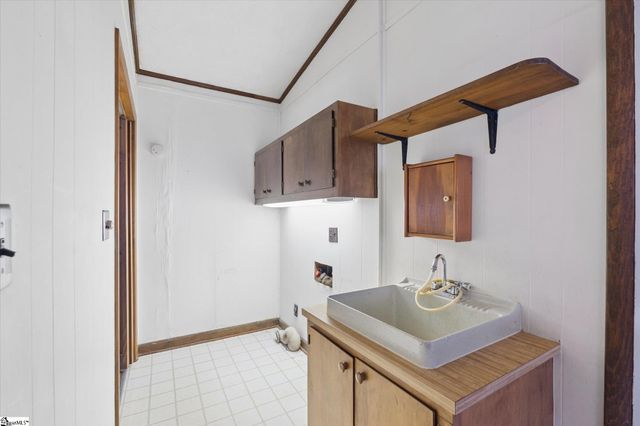 105 Derby Lane, Clinton, SC 29325
