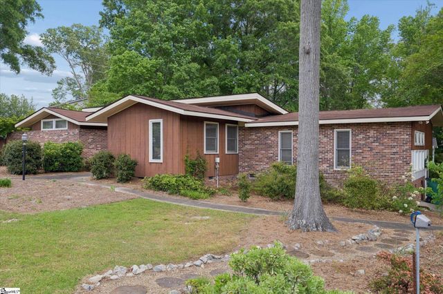 105 Derby Lane, Clinton, SC 29325