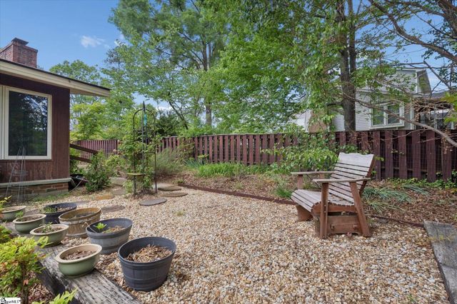 105 Derby Lane, Clinton, SC 29325