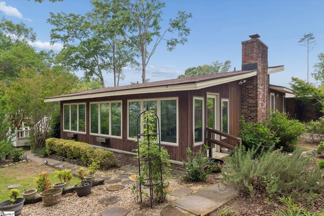 105 Derby Lane, Clinton, SC 29325