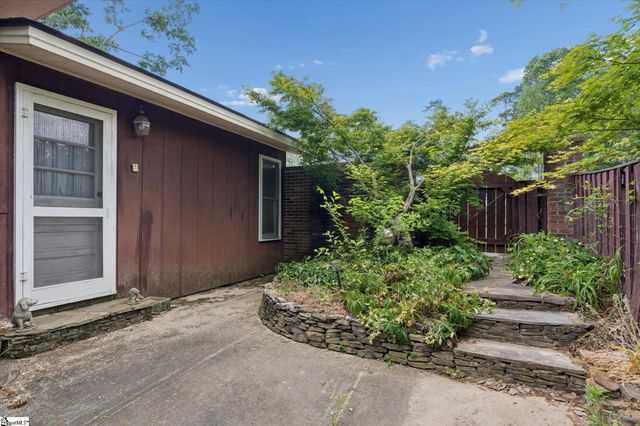 105 Derby Lane, Clinton, SC 29325