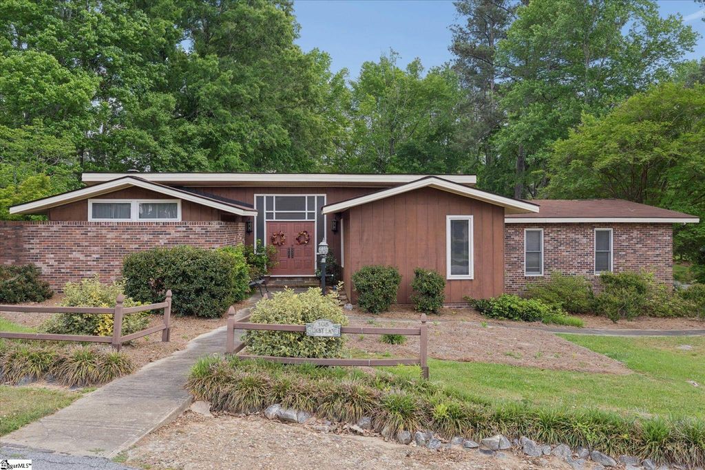 105 Derby Lane, Clinton, SC 29325
