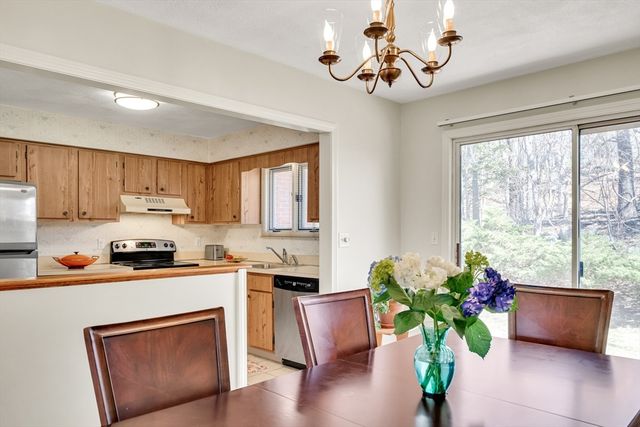 19 April Ln 19, Lexington, MA 02421