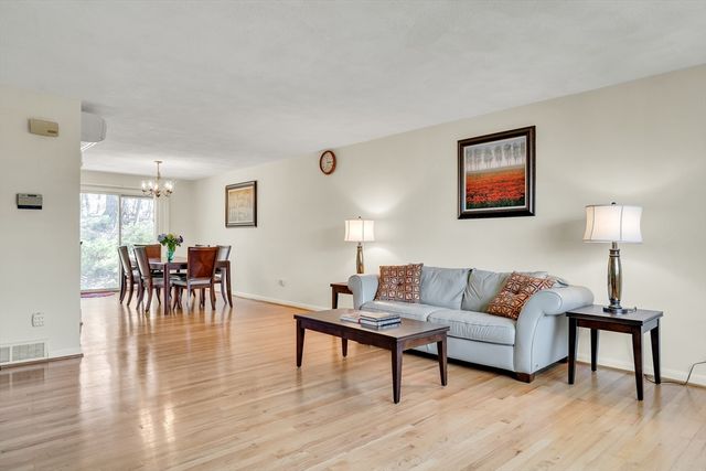 19 April Ln 19, Lexington, MA 02421