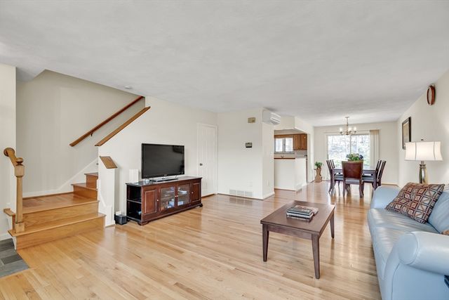 19 April Ln 19, Lexington, MA 02421