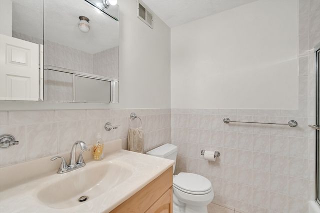 19 April Ln 19, Lexington, MA 02421