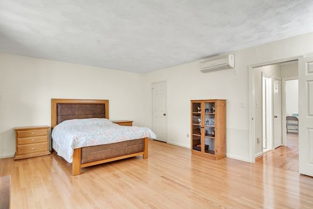 19 April Ln 19, Lexington, MA 02421