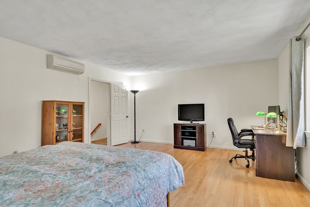 19 April Ln 19, Lexington, MA 02421