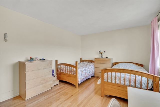 19 April Ln 19, Lexington, MA 02421