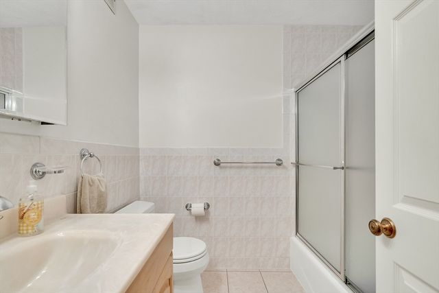 19 April Ln 19, Lexington, MA 02421