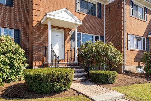 19 April Ln 19, Lexington, MA 02421