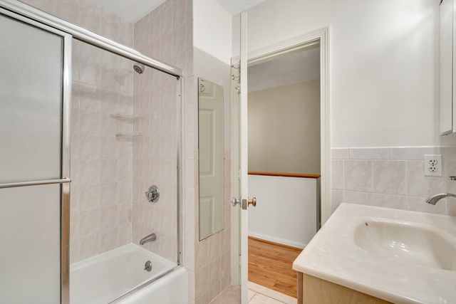 19 April Ln 19, Lexington, MA 02421