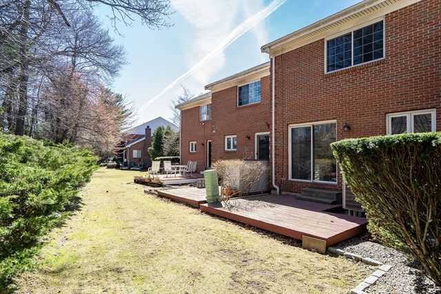 19 April Ln 19, Lexington, MA 02421